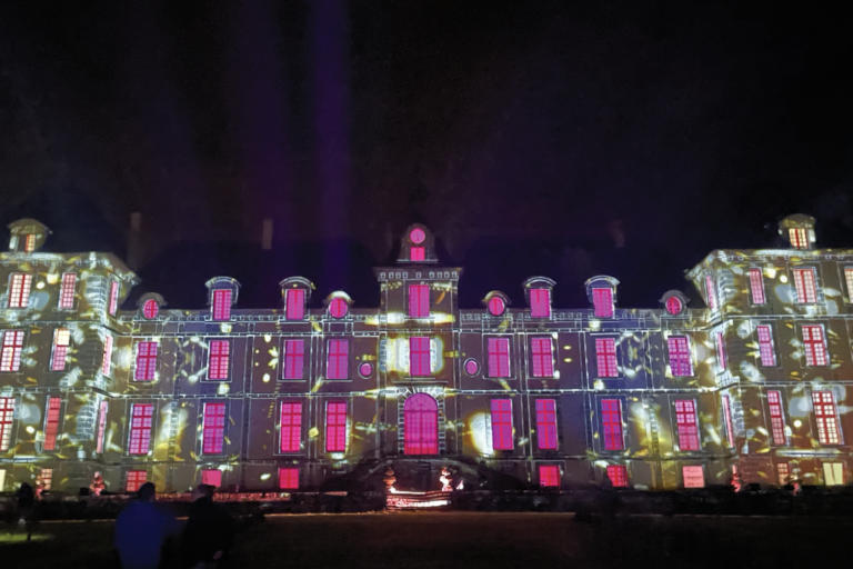 Illumination du château Mesnil-Voysin, prestation VJ & mapping vidéo sur DJ set