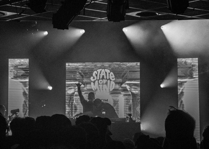 VJ mapping LED Get in Step Trabendo VJ - Vjing - Mapping vidéo - vidéo projecteur - mur led - wall screen - Kit olga mapping scénographie - wharehouse